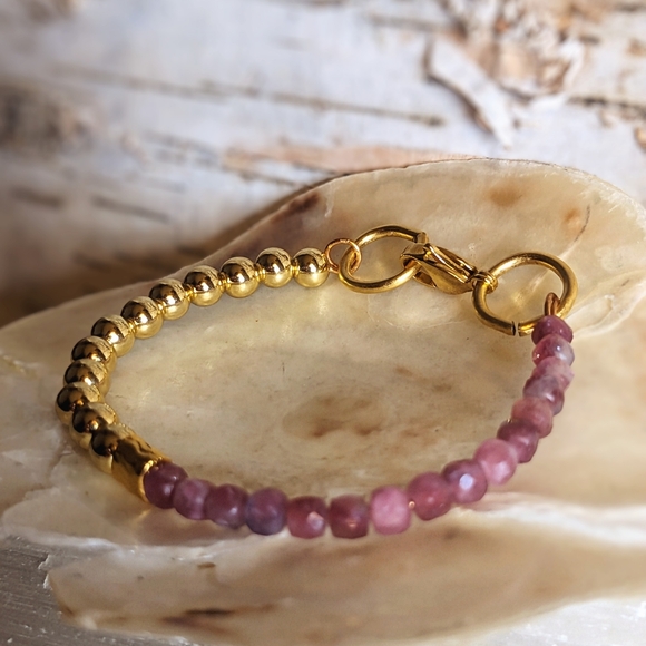 Natural Pink Thulite And Gold Beads In Half And Half Design Bracelet - Picture 5 of 6